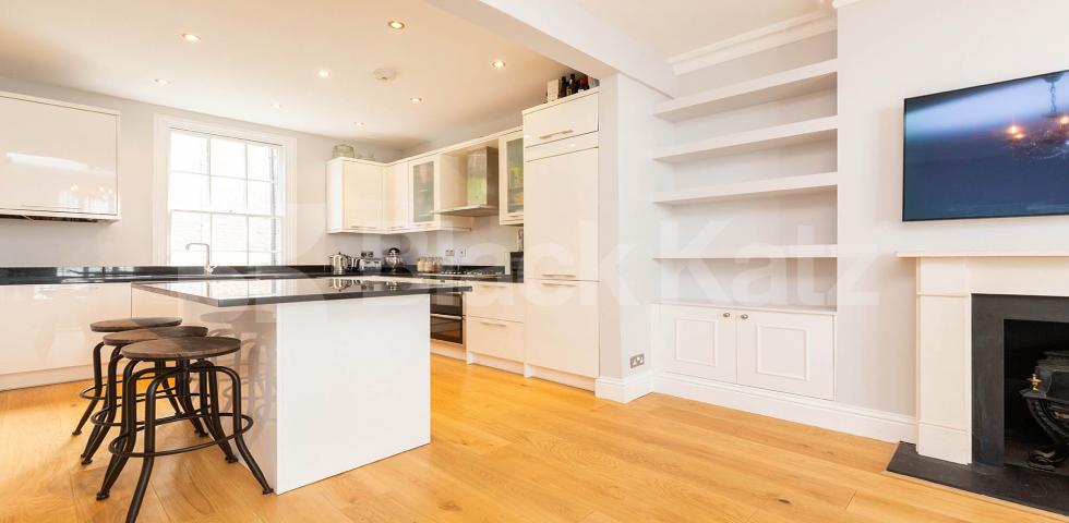 Stunning 3 bed 2 bath by Regents Park and Camden  Jamestown Road, Camden